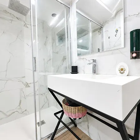 Apartment Modern&design A Due Passi Dal Mare *